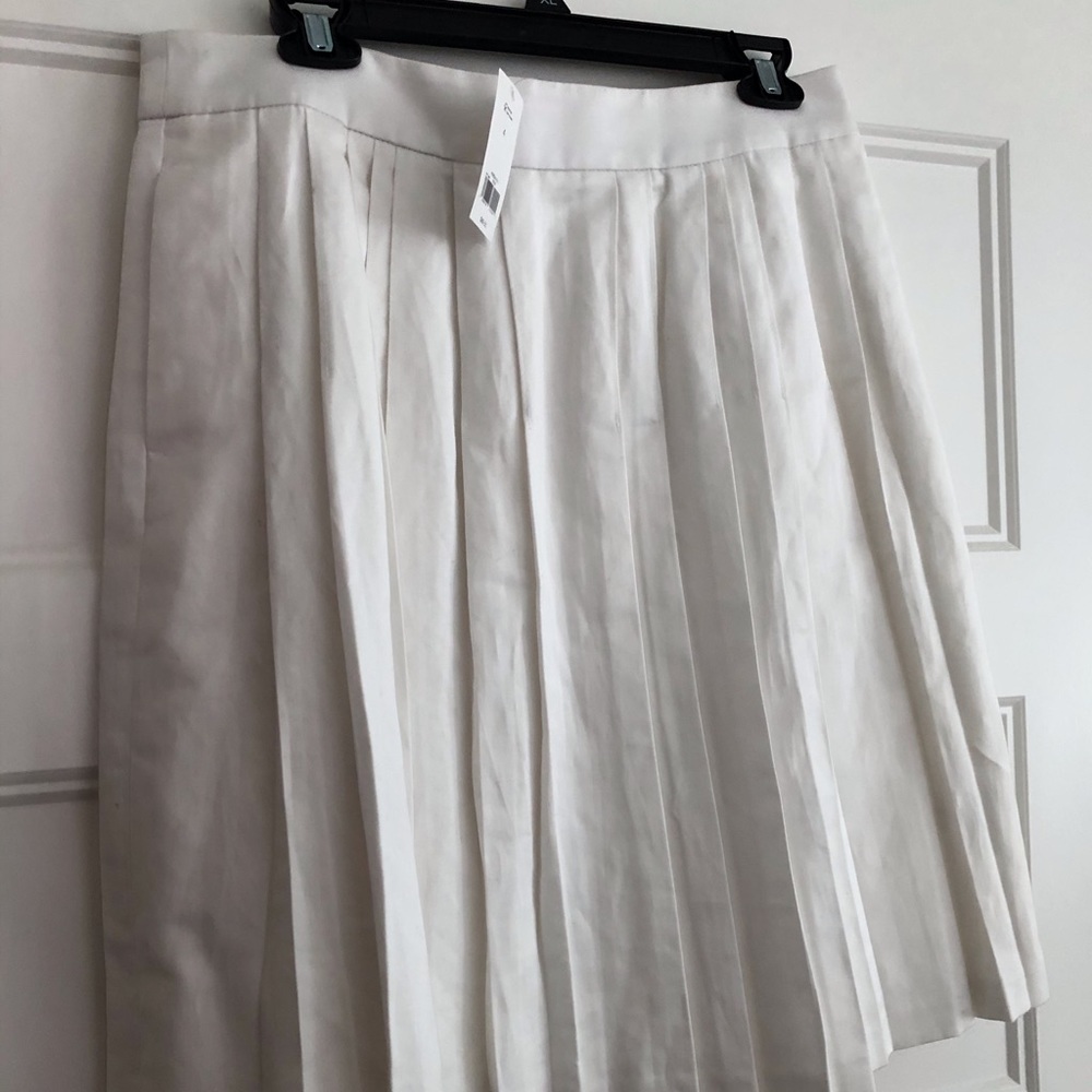 Pleated white skirt